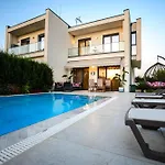 29 Valamar Villa