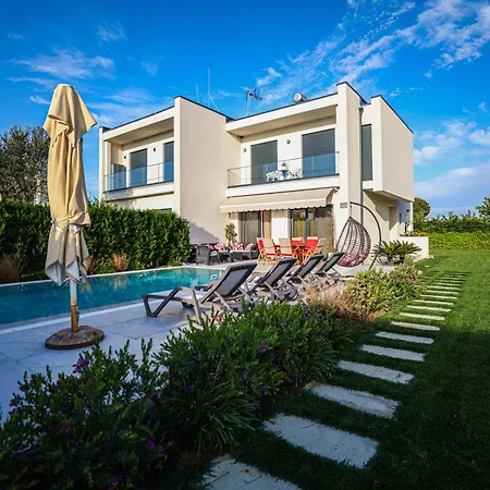 29 Valamar Villa *