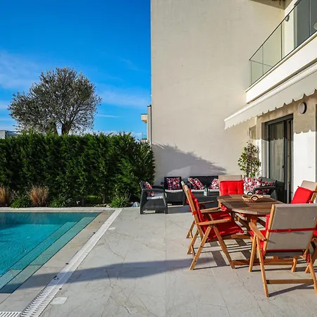29 Valamar Villa