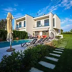 29 Valamar فيلة *