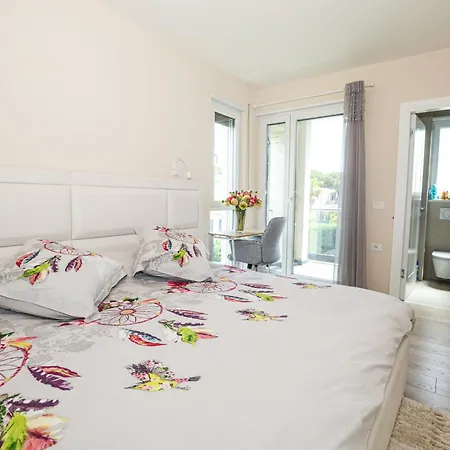 29 Valamar Villa