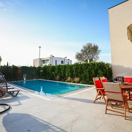 29 Valamar Villa Durres