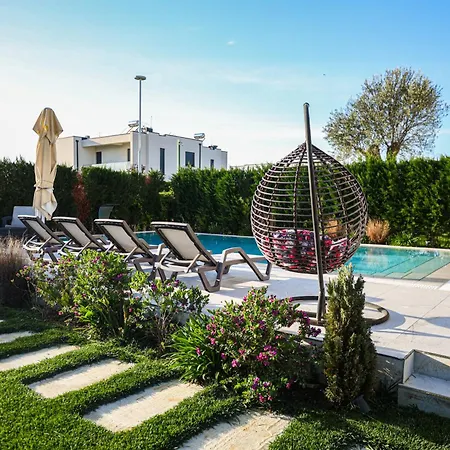 29 Valamar Villa