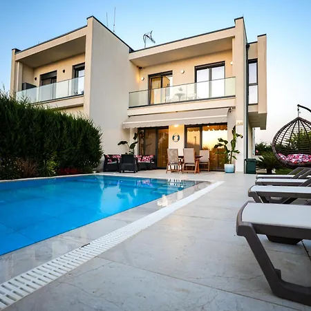 29 Valamar Villa