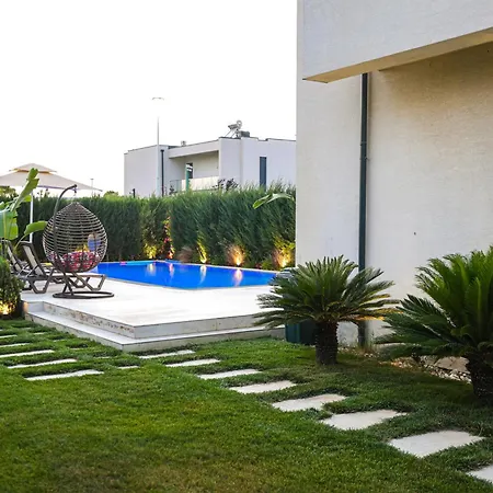 29 Valamar Villa *